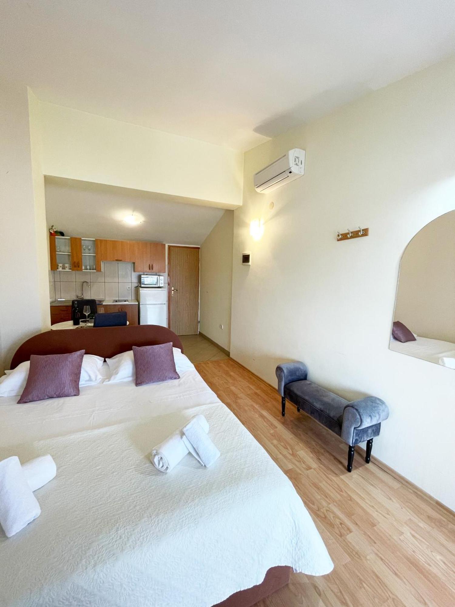 Apartments Mira Sukosan Exterior photo
